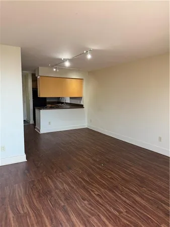 $1,045 | 600 East 8th Street, Unit 8S, Kansas City, MO 64106