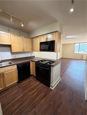 $1,045 | 600 East 8th Street, Unit 8S, Kansas City, MO 64106