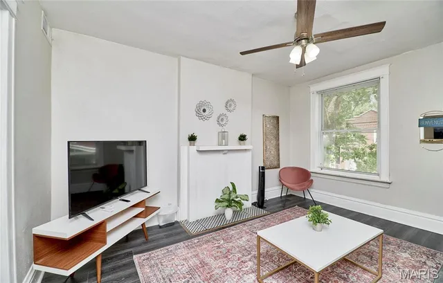 $749,995 | 4930 Wise Avenue, St. Louis, MO 63110