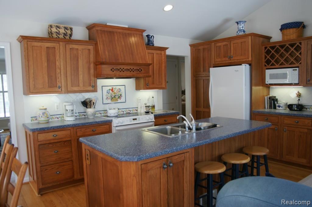 192 Ridgemont Road Grosse Pointe, MI 48236 - Photo 5 of 16 DSC00169.jpg