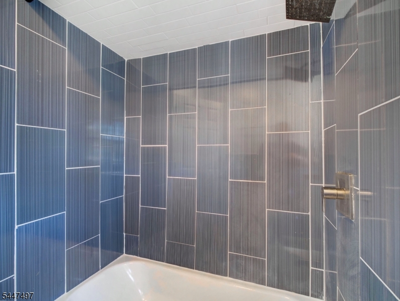 2900 Vauxhall Road Union, NJ 07088 - Photo 2 of 20 Gallery Image 2
