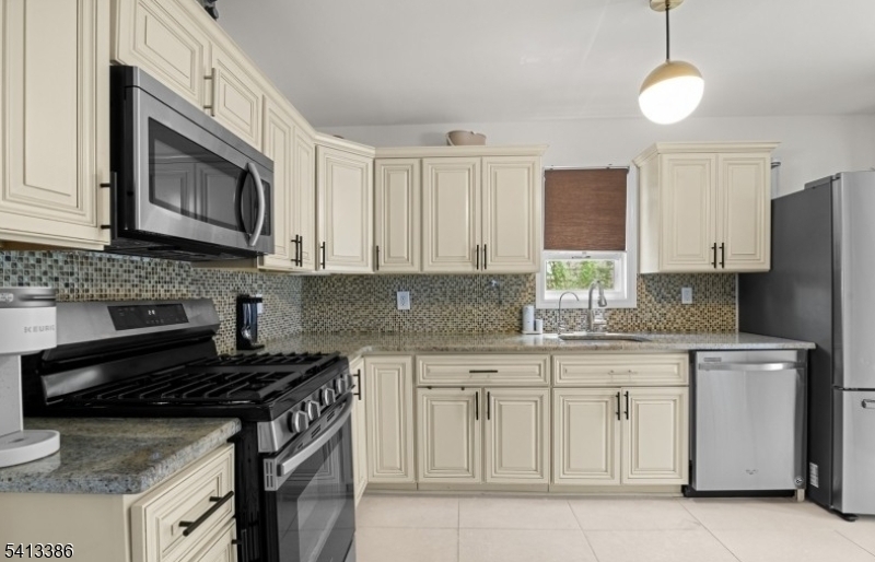 17 Alvin Terrace Springfield, NJ 07081 - Photo 4 of 20