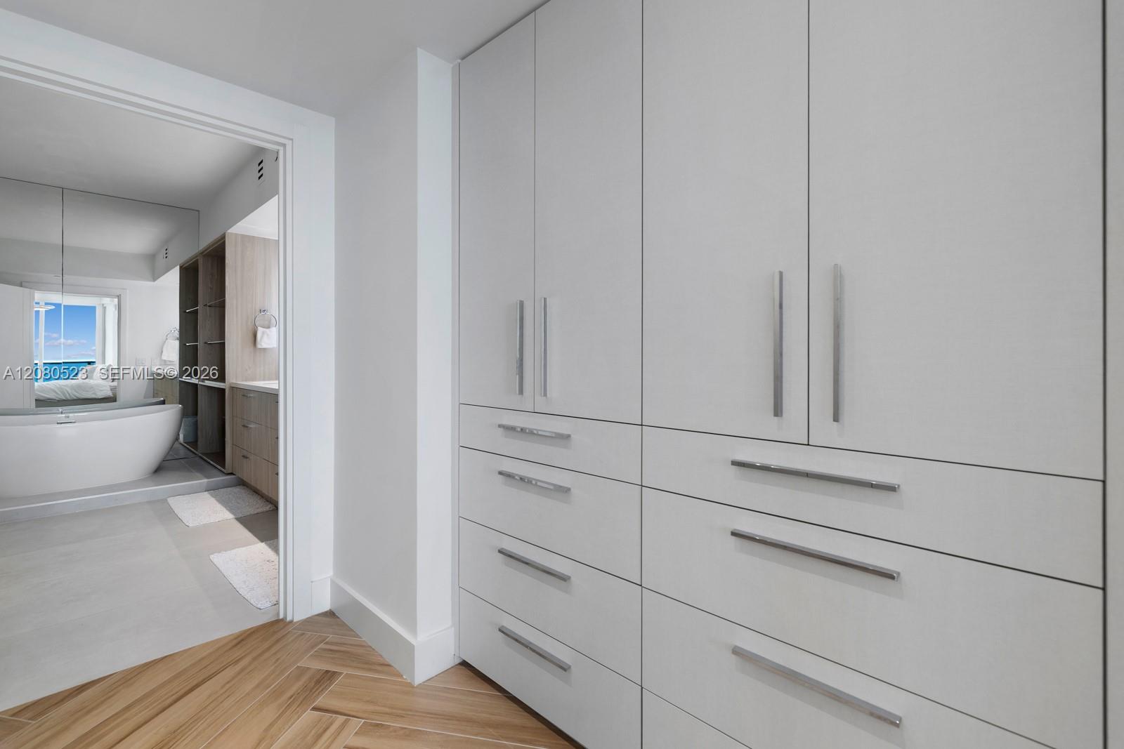 450 Alton Road, Unit 2505 Miami Beach, FL 33139 - Photo 14 of 26 Gallery Image 14
