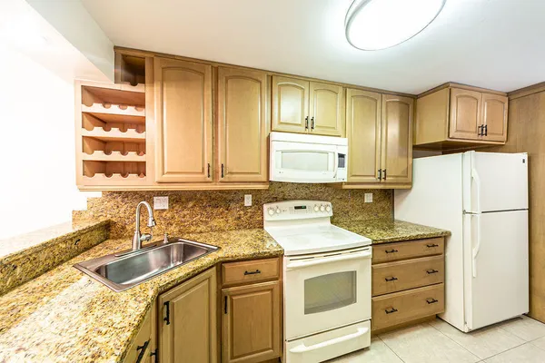 $3,300 | 6 Royal Palm Way, Unit 102, Boca Raton, FL 33432