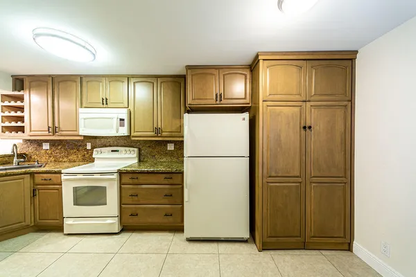 $3,300 | 6 Royal Palm Way, Unit 102, Boca Raton, FL 33432