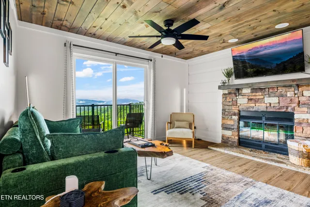 $169,900 | 3710 Weber Road, Unit E106, Gatlinburg, TN 37738