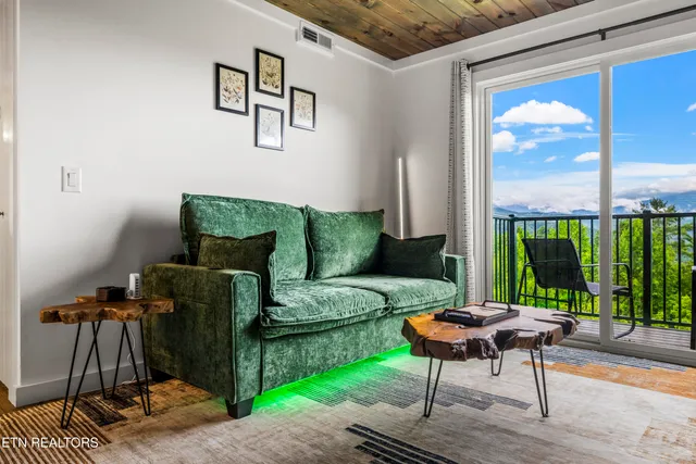 $169,900 | 3710 Weber Road, Unit E106, Gatlinburg, TN 37738