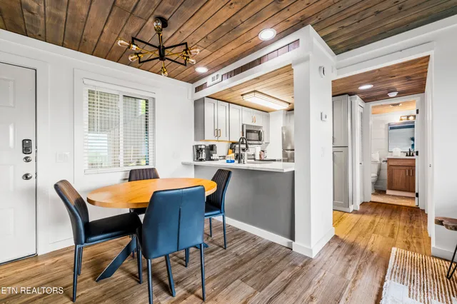 $169,900 | 3710 Weber Road, Unit E106, Gatlinburg, TN 37738