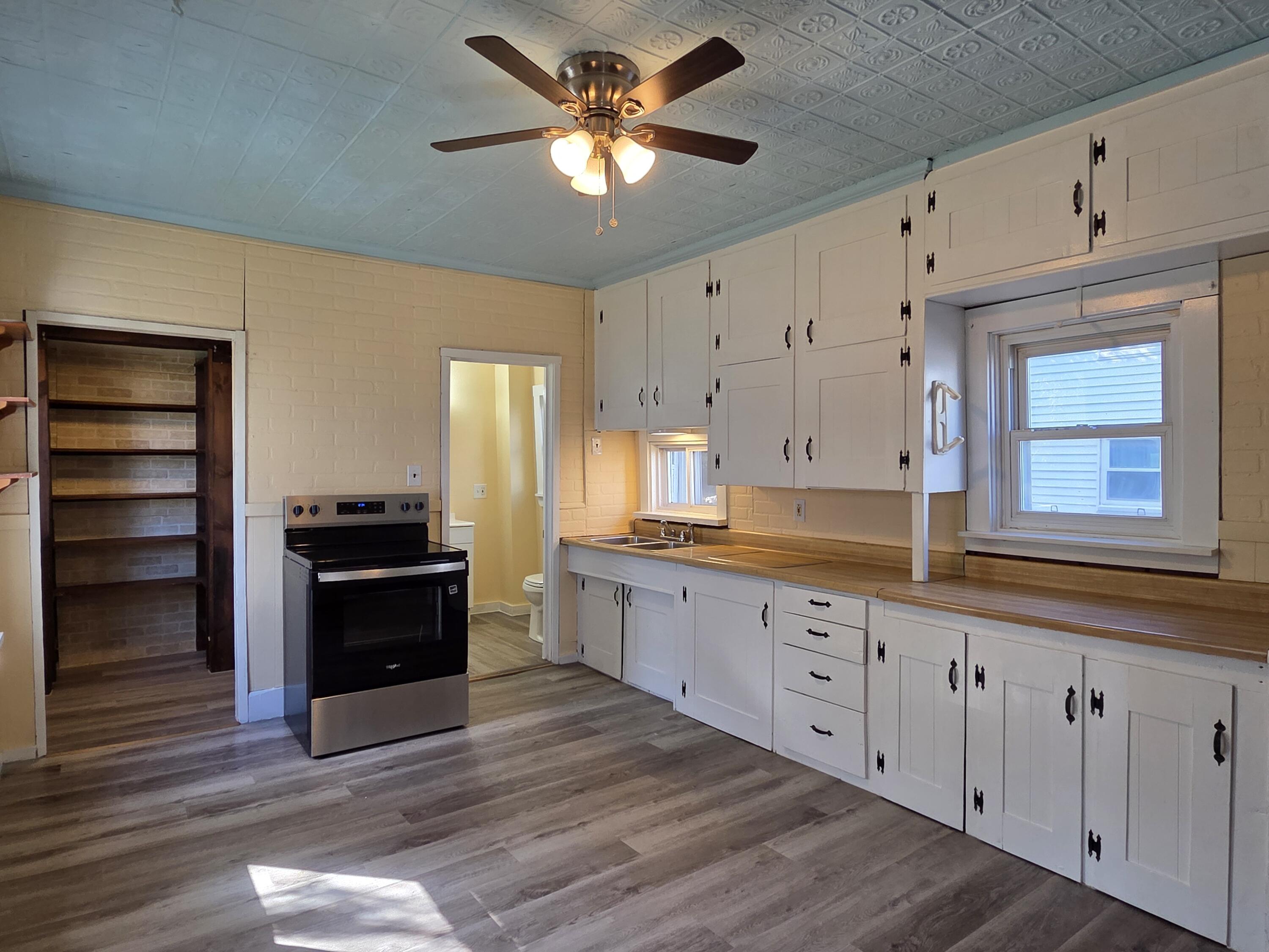 16 Kendall Street Augusta, ME 04330 - Photo 4 of 19 Kitchen