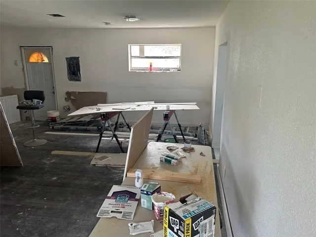 a bath room with a toilet