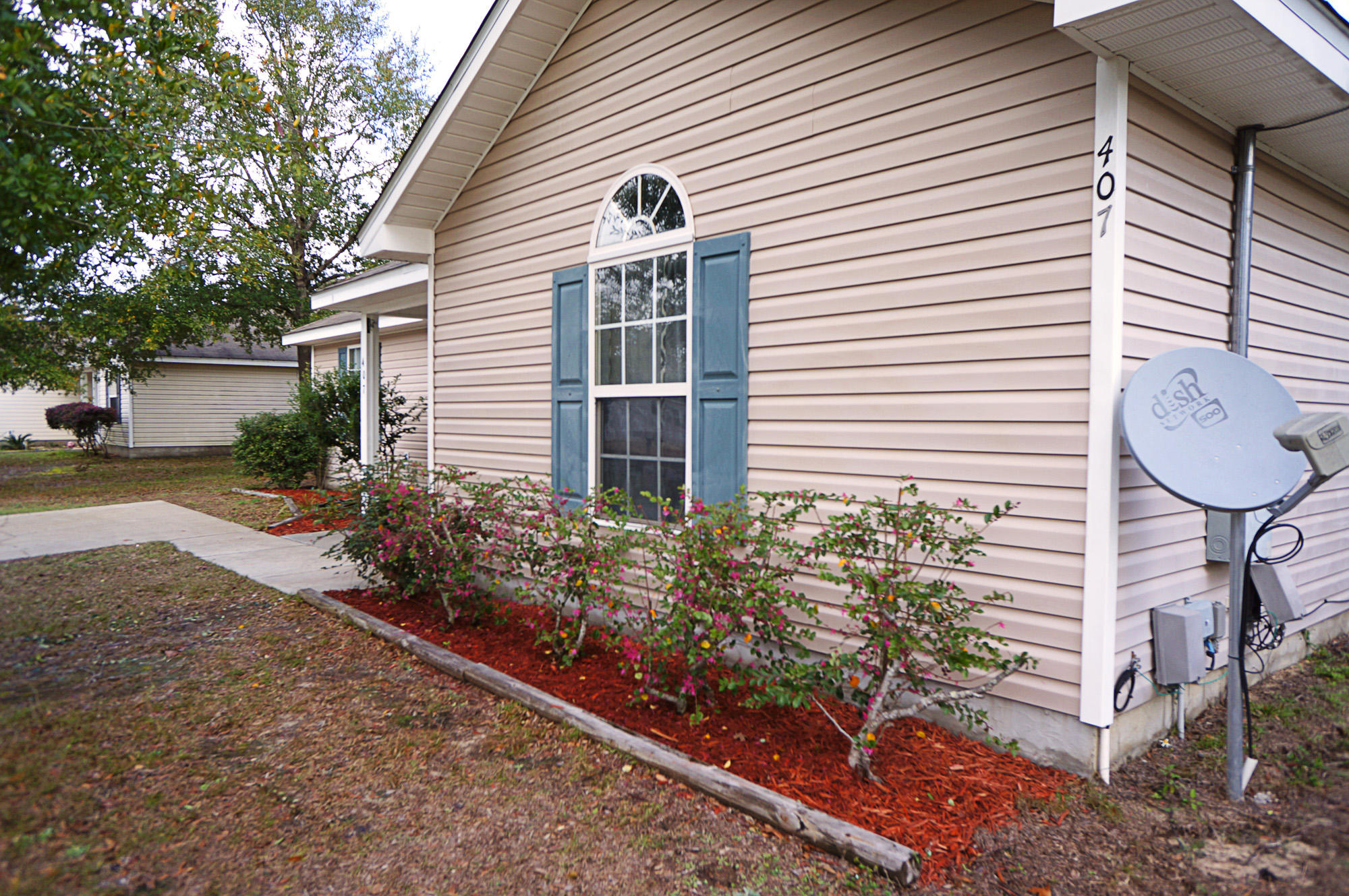 407 East Renoir Road DeFuniak Springs, FL 32433 - Photo 4 of 26 DSC02074
