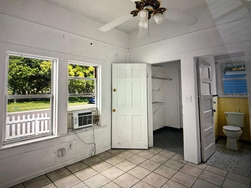 941 Lakeview Road Clearwater, FL 33756 - Photo 12 of 20 a bathroom with a sink and a toilet