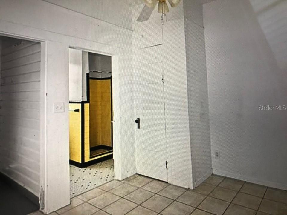 941 Lakeview Road Clearwater, FL 33756 - Photo 18 of 20 an empty room that has a door