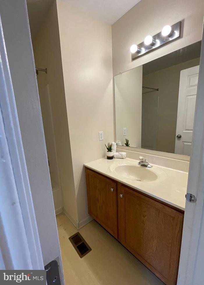 116 Couples Drive Newark, DE 19702 - Photo 12 of 16 Hall Bath