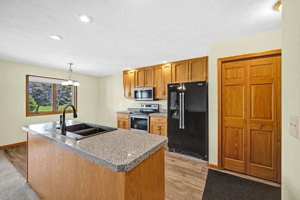 $215,000 | 109 East Lake Court, Unit A, Atlanta, IL 61723