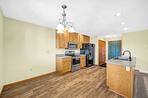 $215,000 | 109 East Lake Court, Unit A, Atlanta, IL 61723