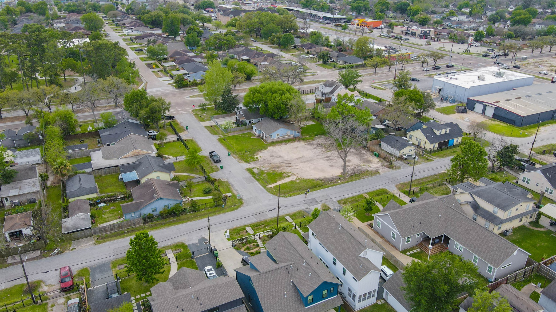 4815 Cetti Street Houston, TX 77009 - Photo 12 of 28 an aerial view of residential houses with outdoor space