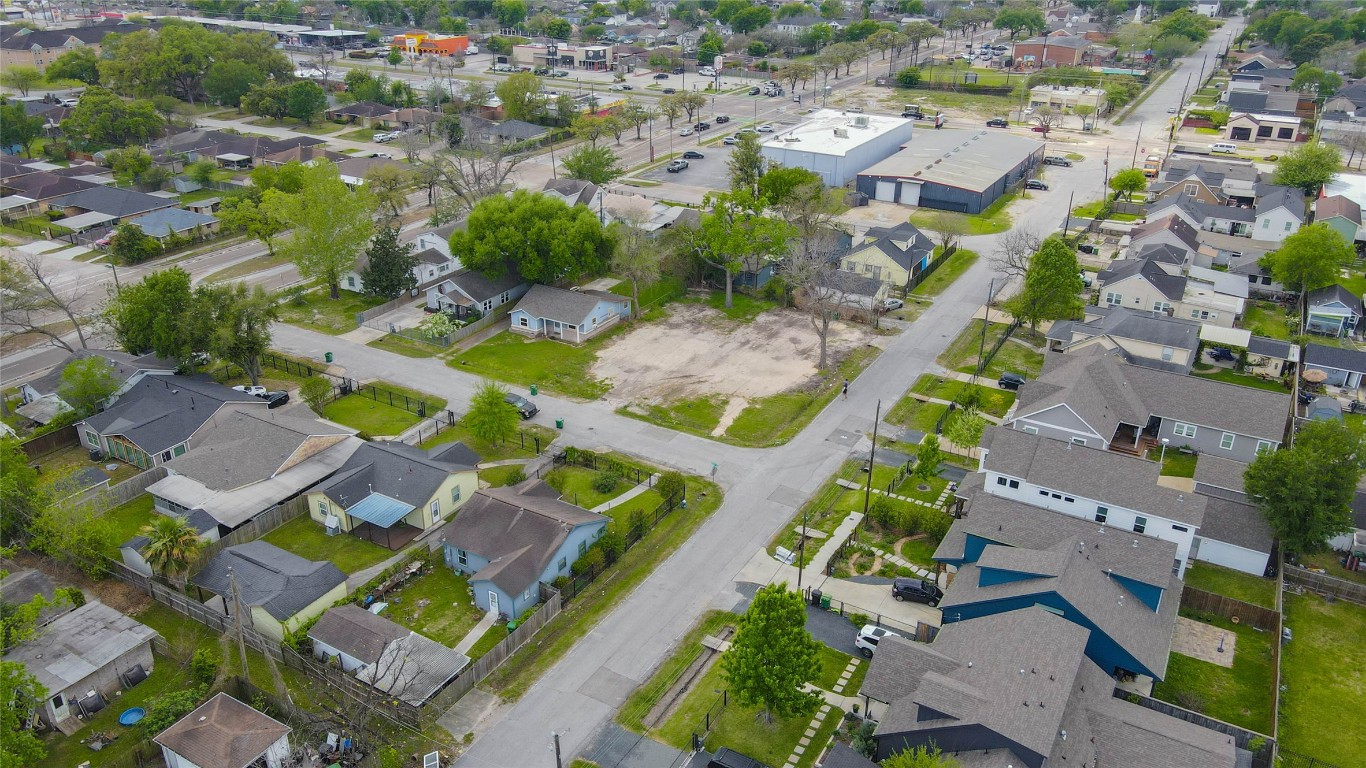 4815 Cetti Street Houston, TX 77009 - Photo 13 of 28 an aerial view of residential house with outdoor space