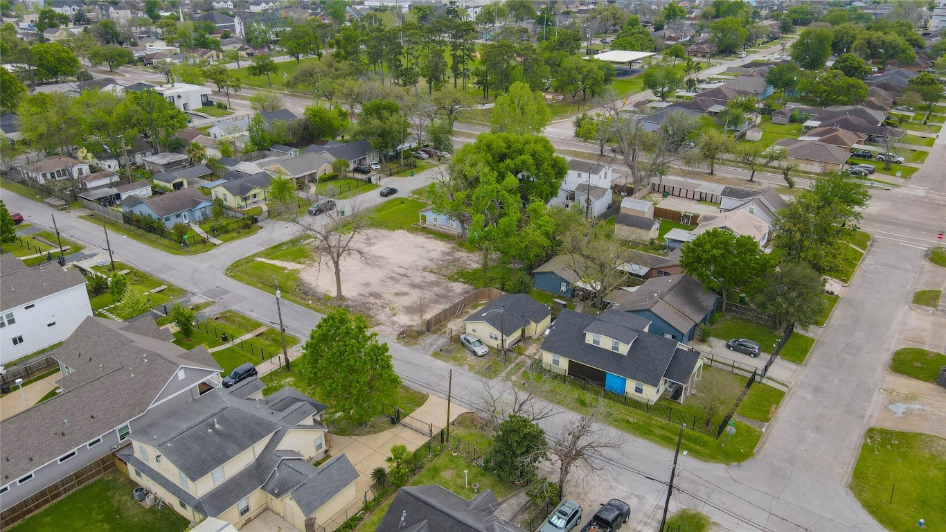 4815 Cetti Street Houston, TX 77009 - Photo 19 of 28 an aerial view of a house with a yard