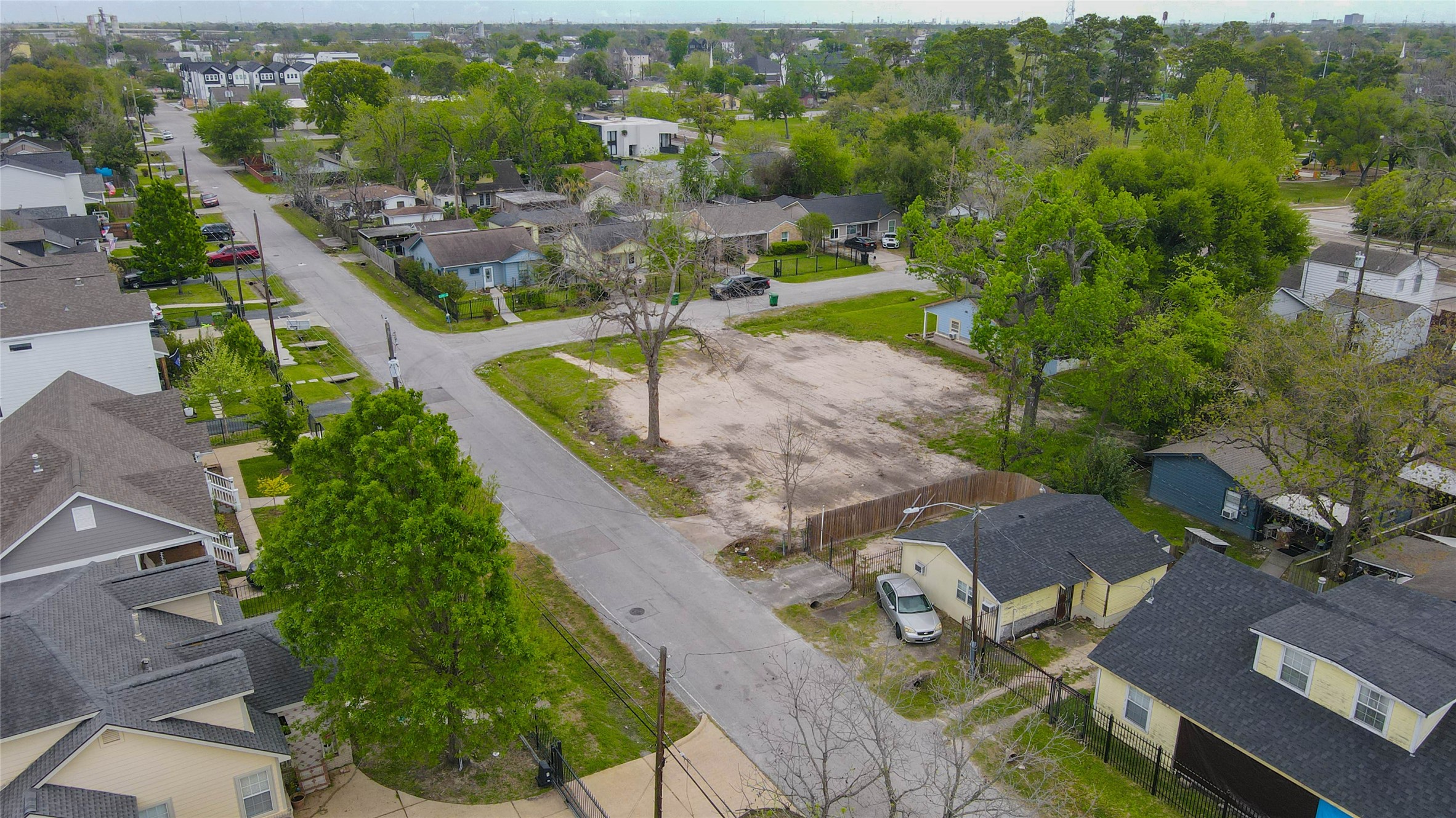 4815 Cetti Street Houston, TX 77009 - Photo 25 of 28 an aerial view of a house with a garden