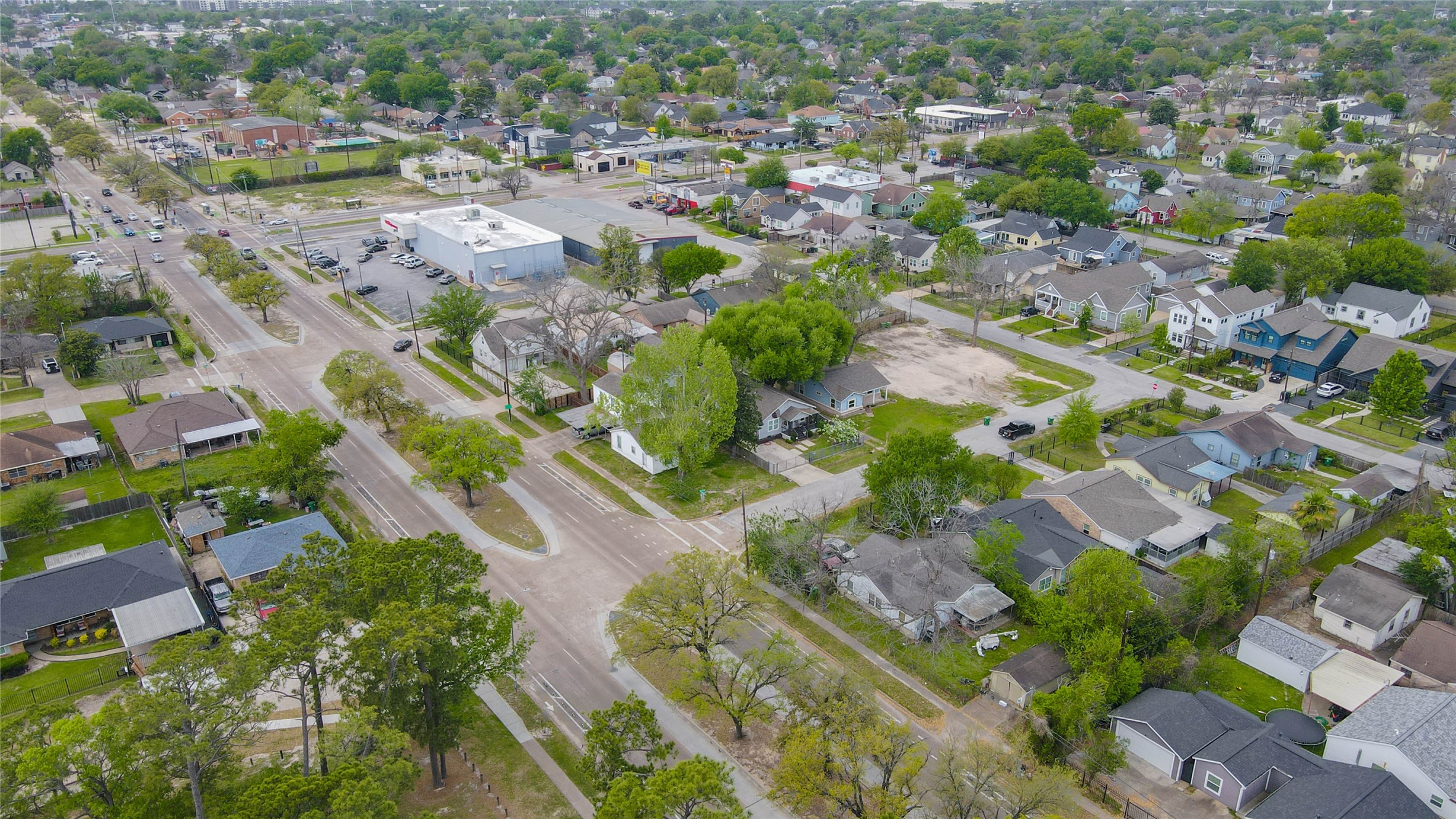 4815 Cetti Street Houston, TX 77009 - Photo 27 of 28 an aerial view of residential houses with outdoor space