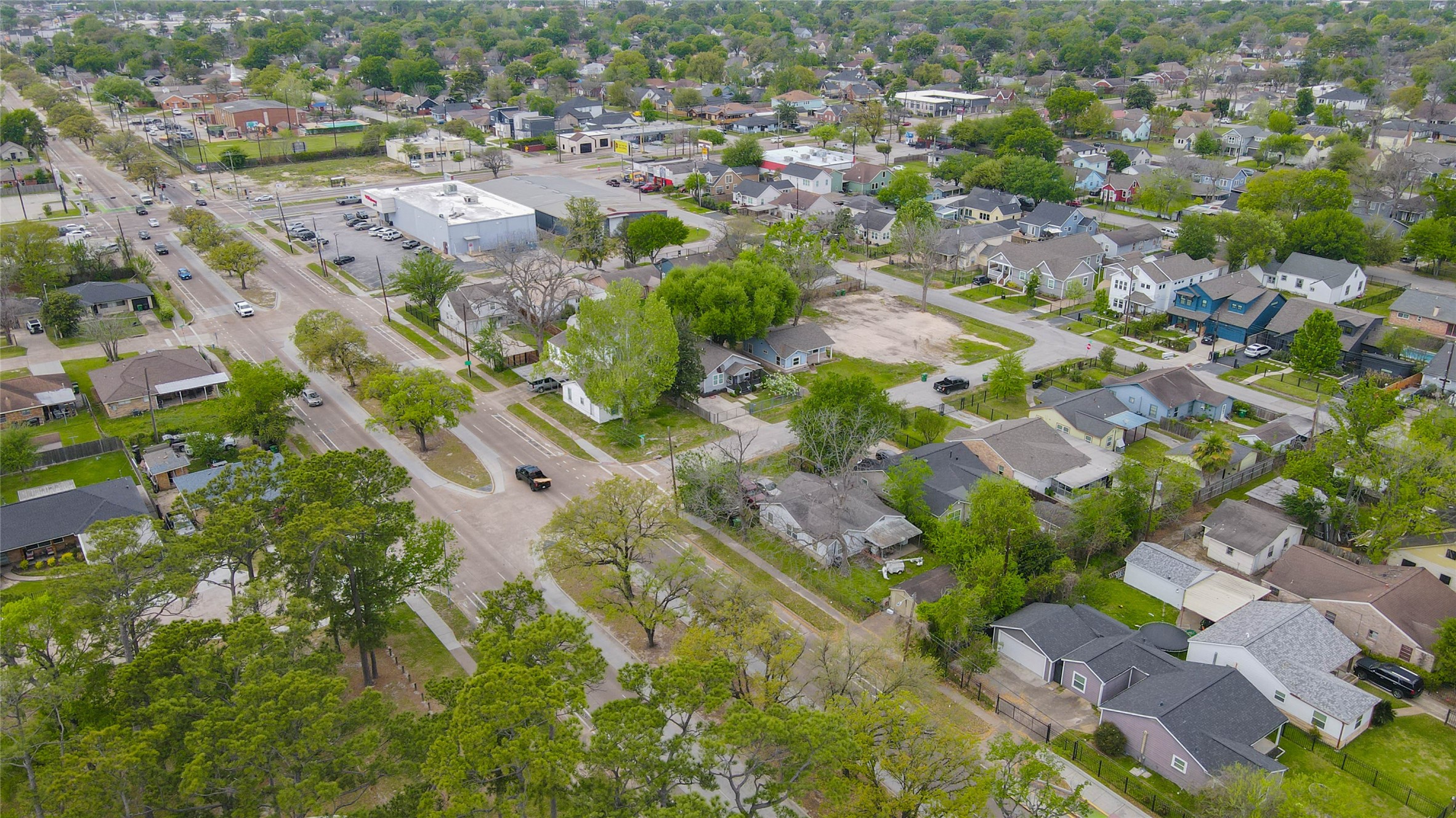 4815 Cetti Street Houston, TX 77009 - Photo 28 of 28 an aerial view of residential houses with outdoor space