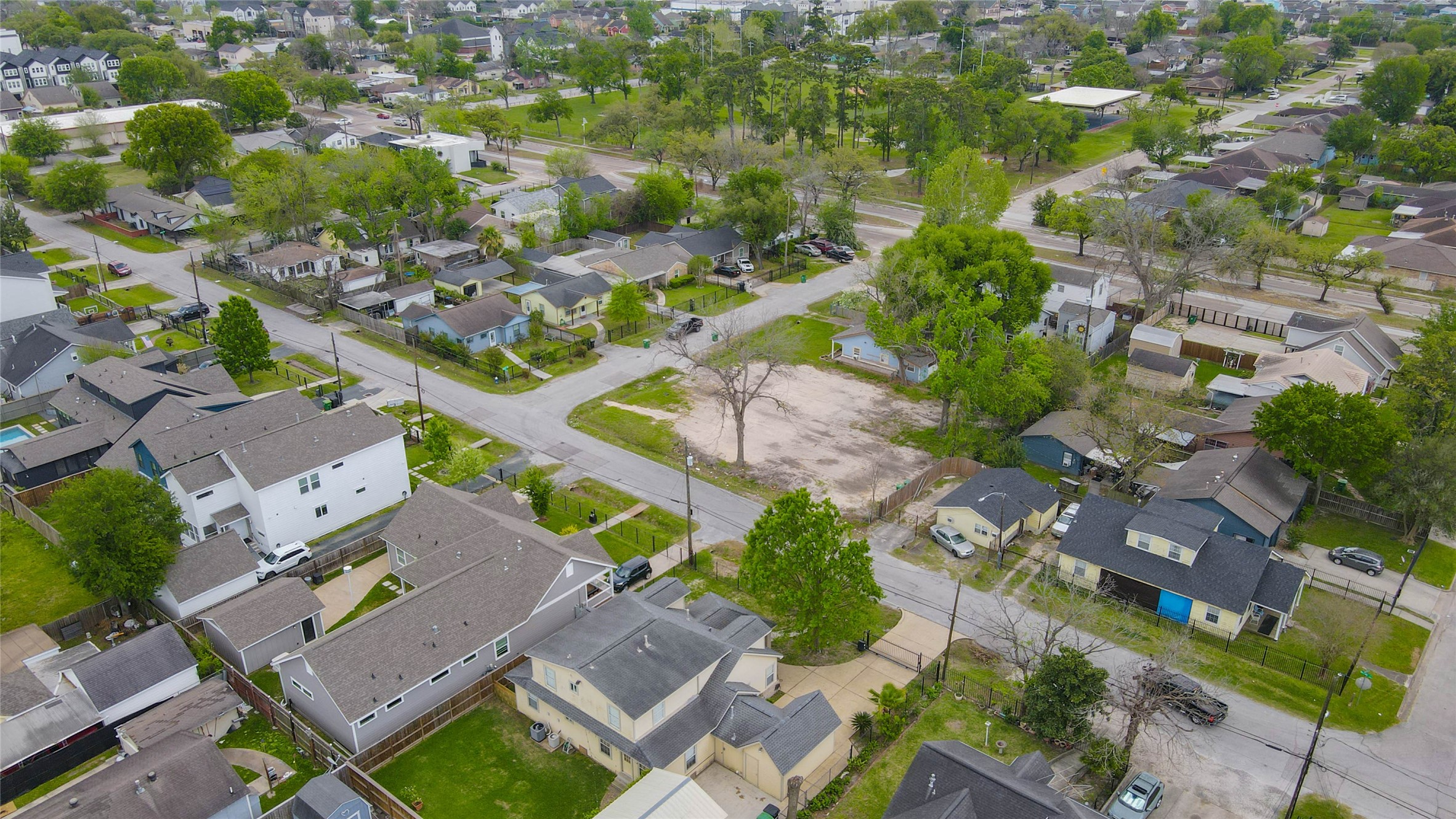 4815 Cetti Street Houston, TX 77009 - Photo 3 of 28 an aerial view of residential houses with outdoor space