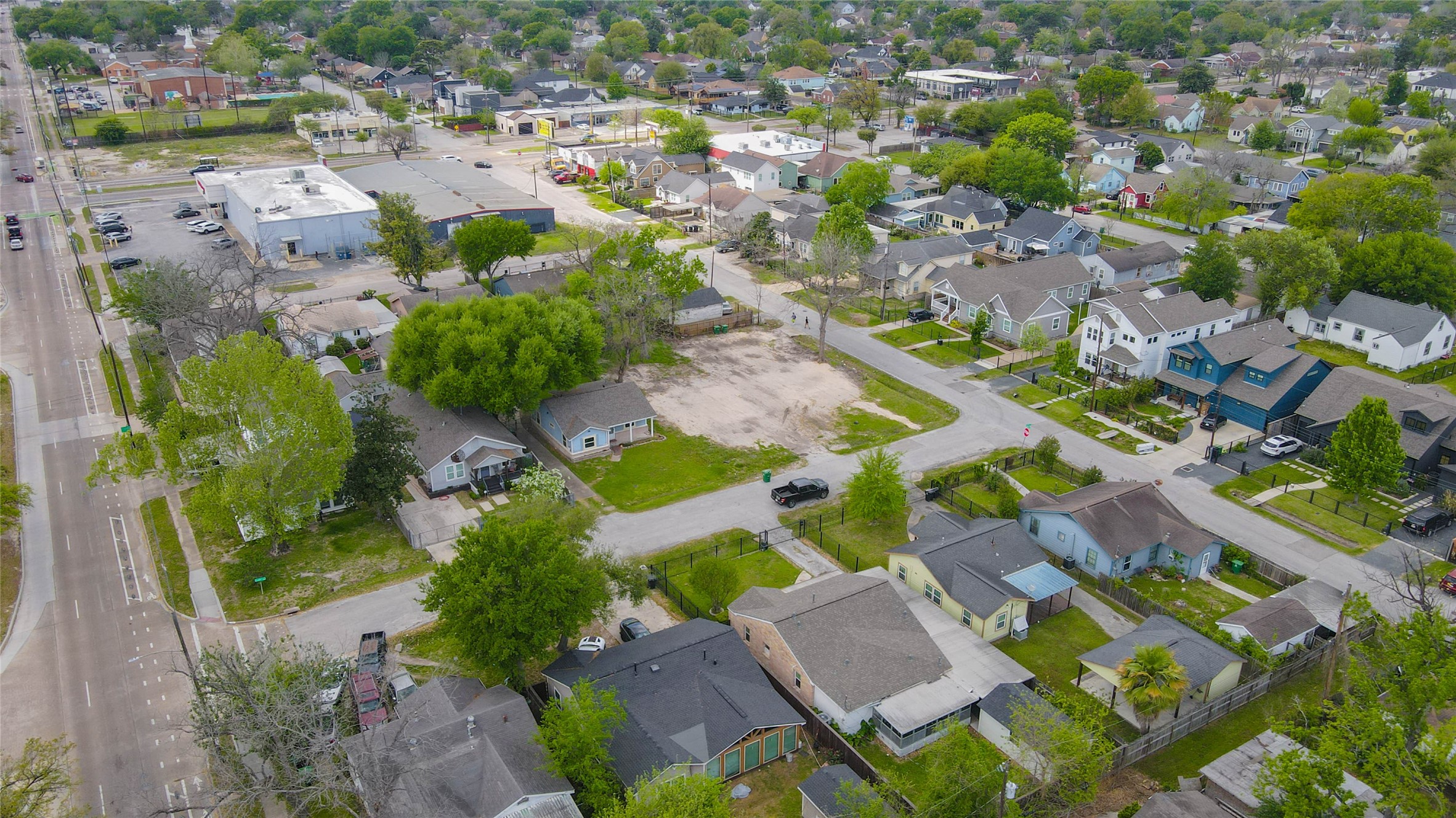 4815 Cetti Street Houston, TX 77009 - Photo 6 of 28 an aerial view of residential house with outdoor space