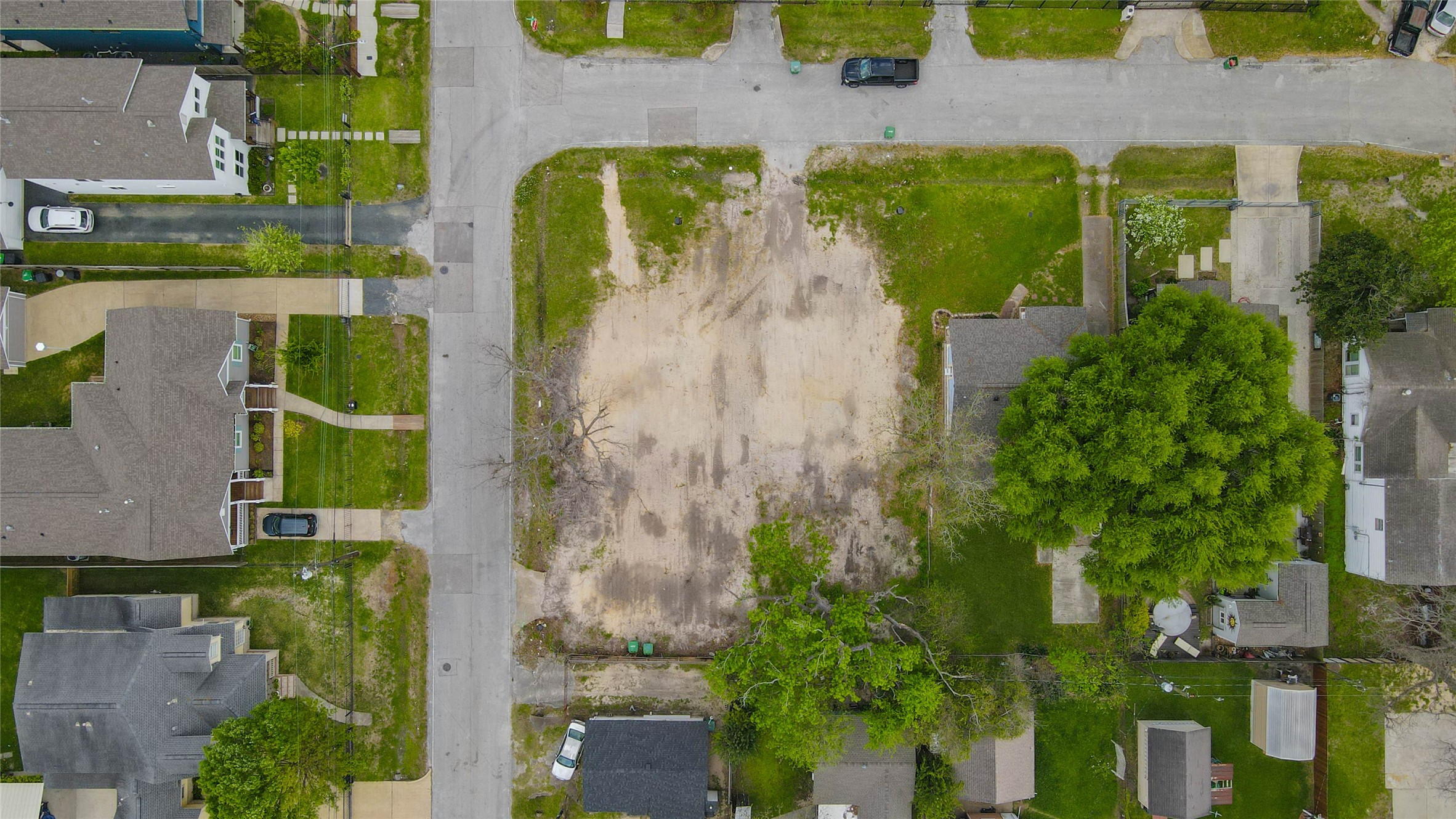 4815 Cetti Street Houston, TX 77009 - Photo 8 of 28 an aerial view of a house with a yard swimming pool and outdoor seating