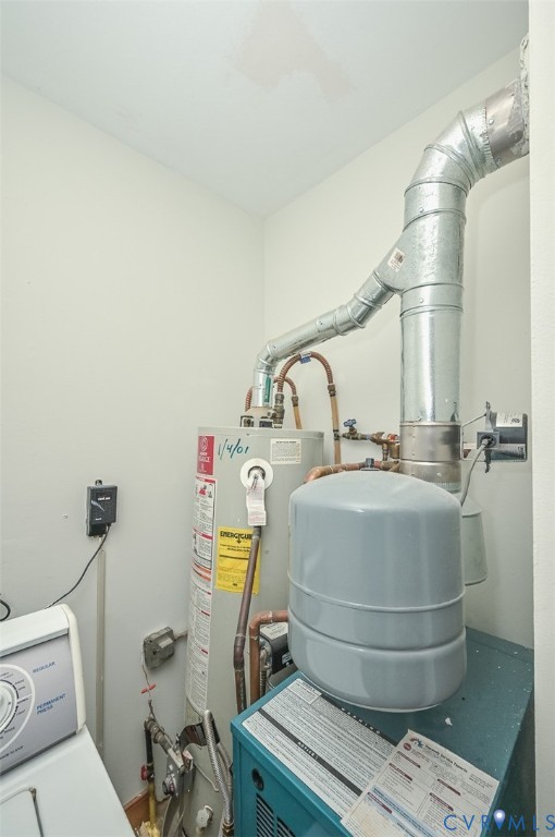1629 New Market Road Henrico, VA 23231 - Photo 40 of 49 a bathroom with a sink and a mirror
