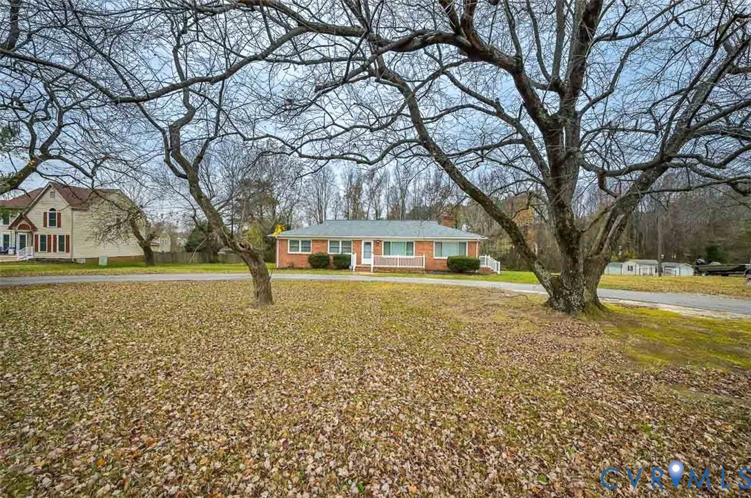1629 New Market Road Henrico, VA 23231 - Photo 5 of 49 a view of outdoor space with garden