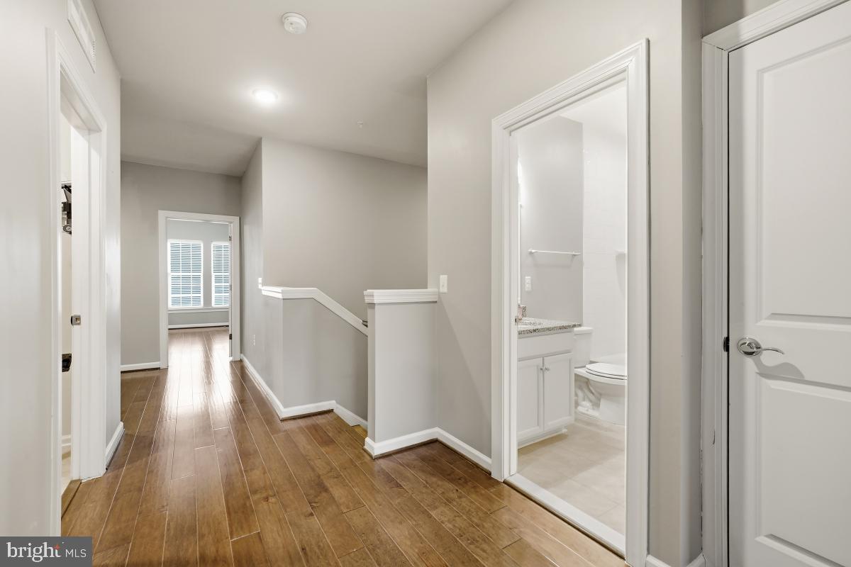 23517 Public House Road, Unit H Clarksburg, MD 20871 - Photo 28 of 49 Upper Level Hallway
