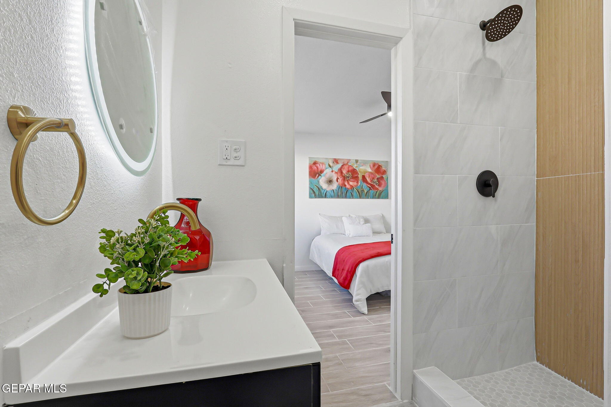 113 West Point Drive El Paso, TX 79907 - Photo 20 of 40 a bathroom with a vase of flowers