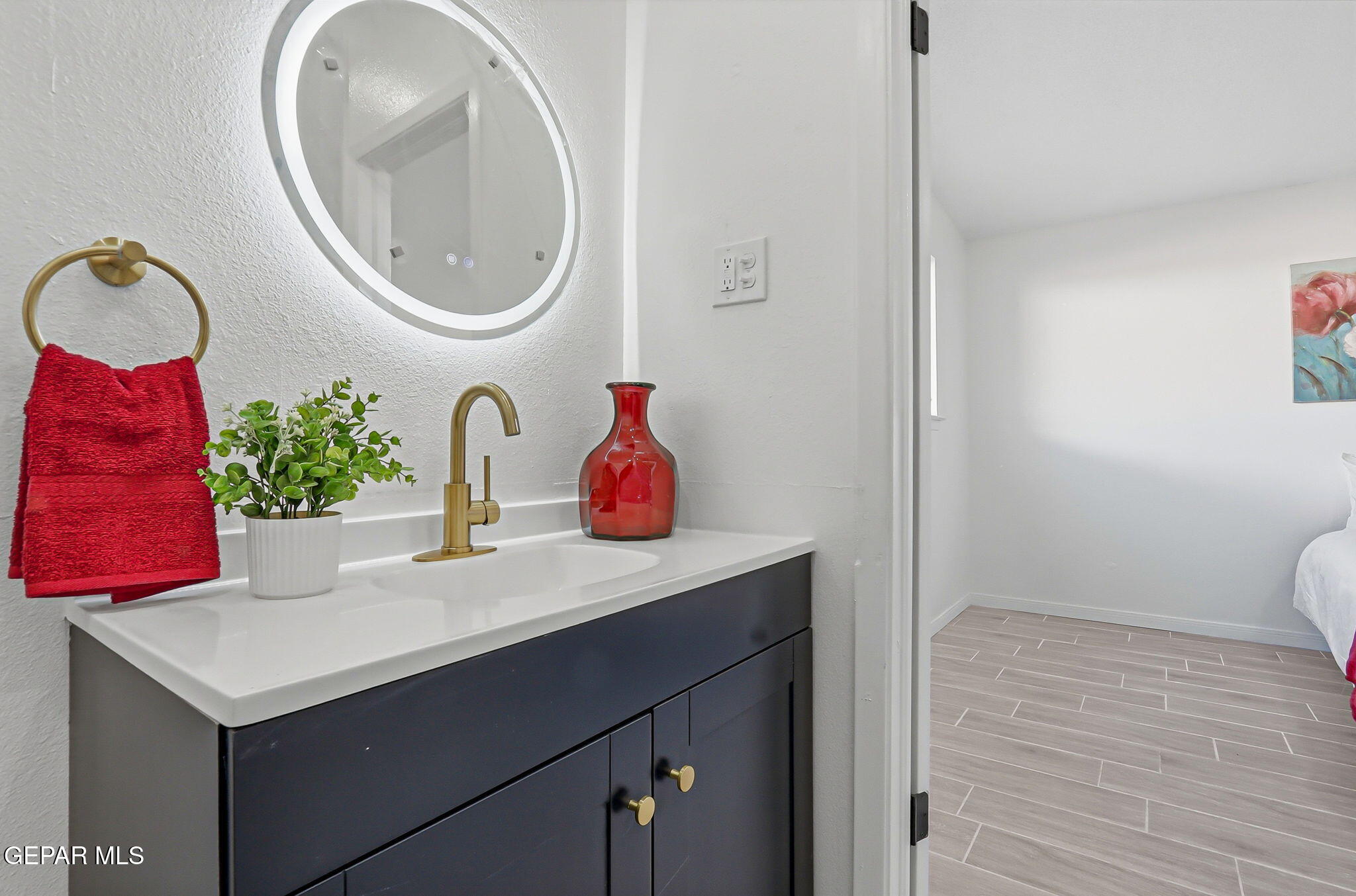 113 West Point Drive El Paso, TX 79907 - Photo 21 of 40 a bathroom with a sink and a mirror