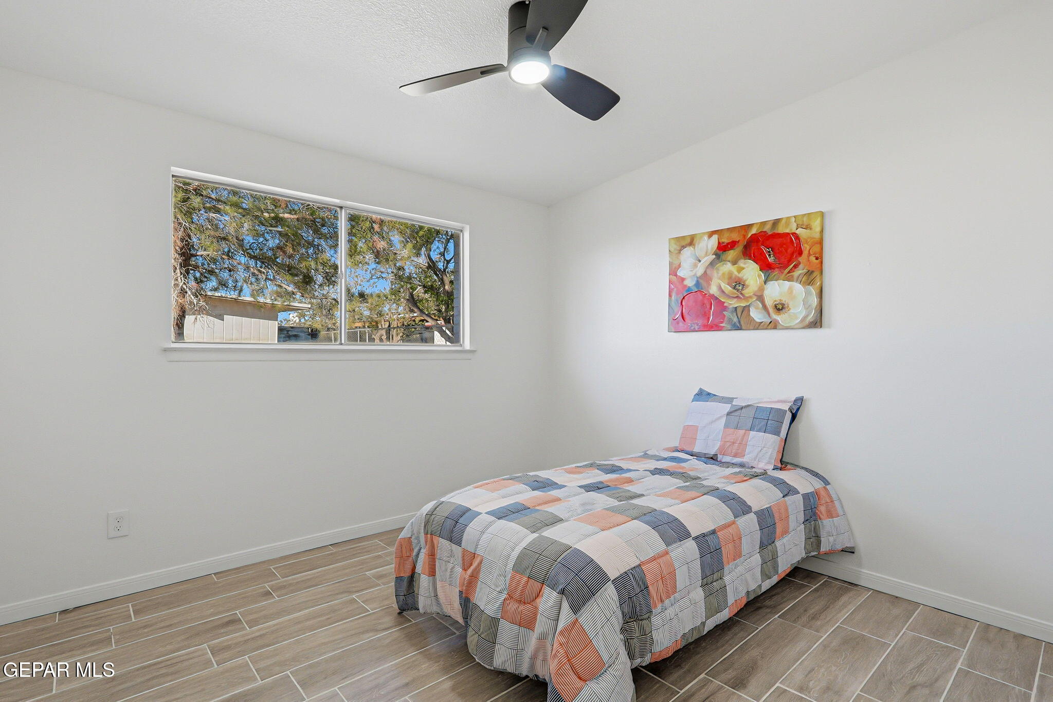 113 West Point Drive El Paso, TX 79907 - Photo 25 of 40 a bedroom with a bed and painting on the wall
