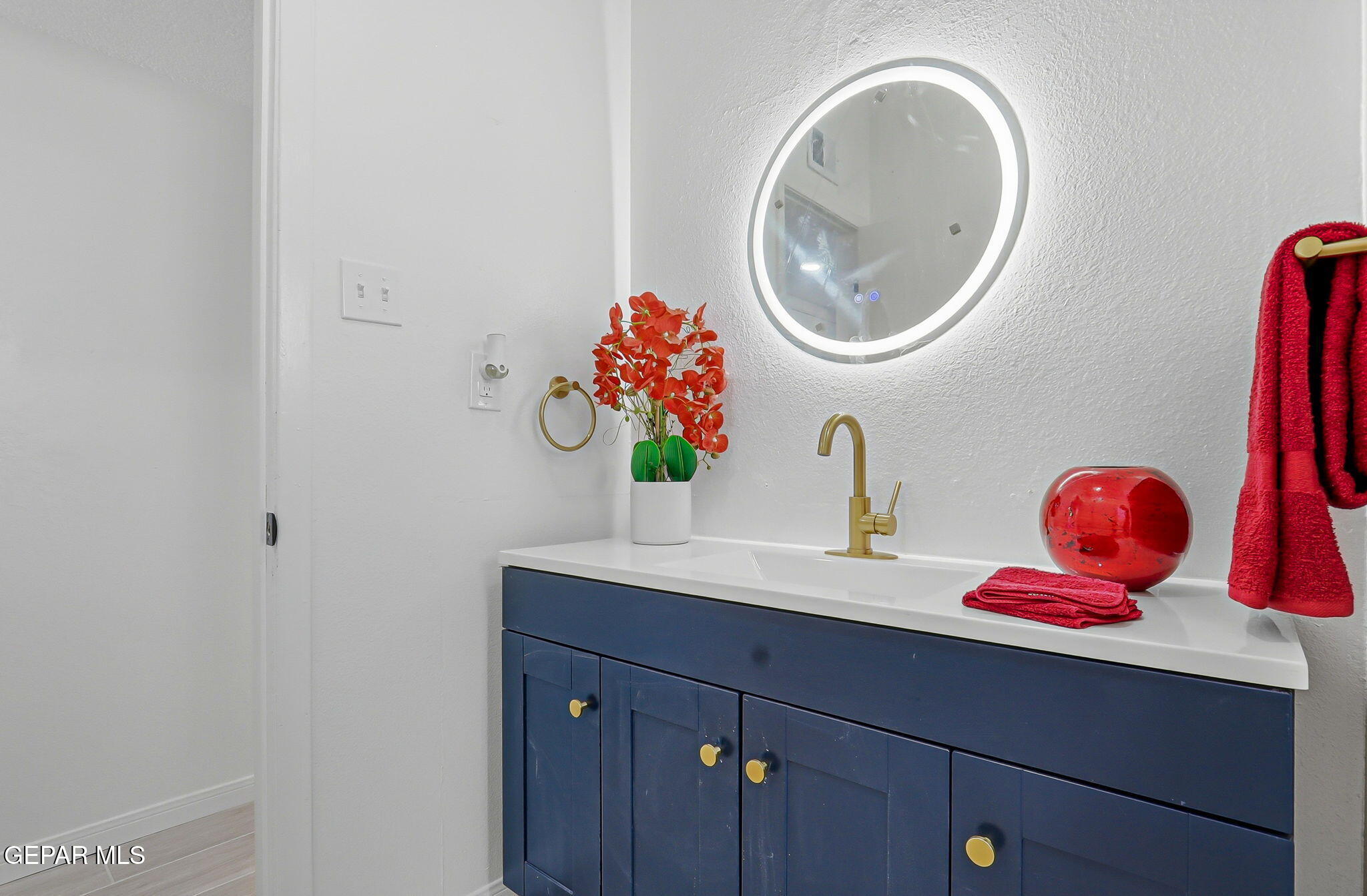 113 West Point Drive El Paso, TX 79907 - Photo 26 of 40 a bathroom with a sink and a mirror