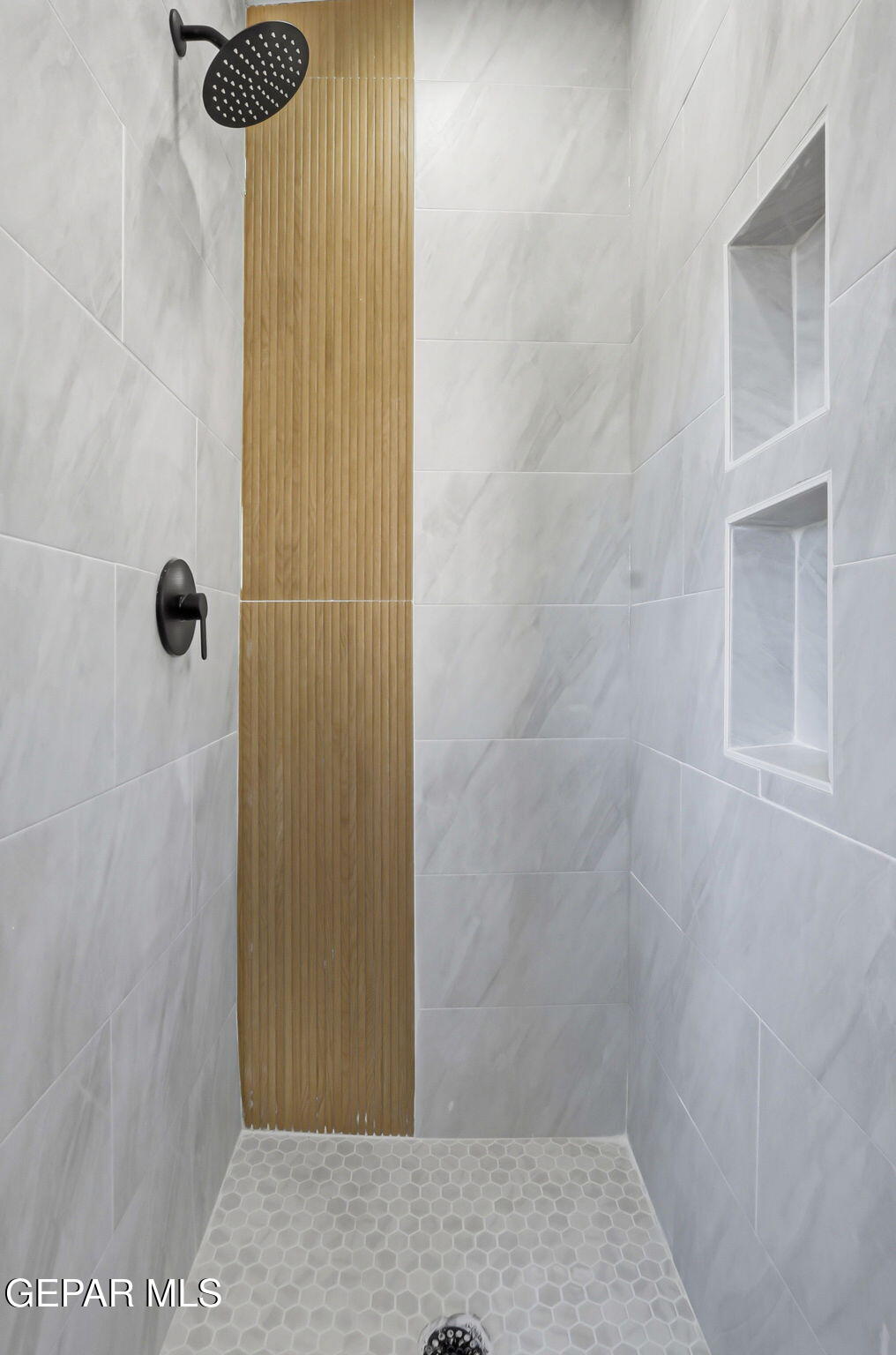 113 West Point Drive El Paso, TX 79907 - Photo 28 of 40 a bathroom with a shower