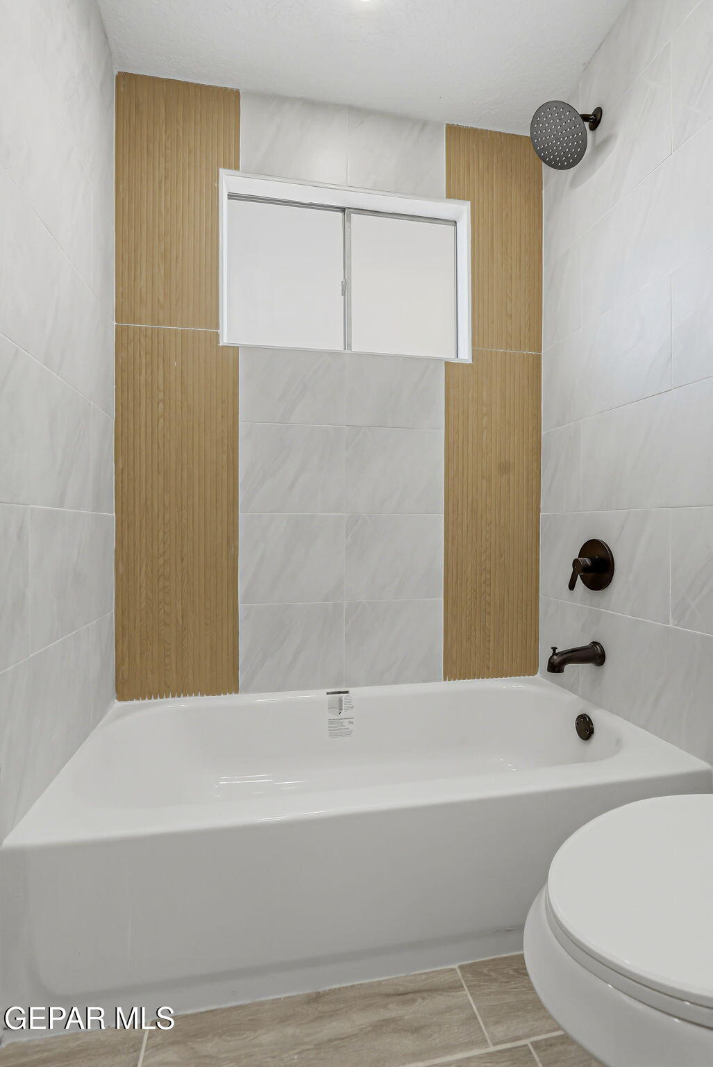 113 West Point Drive El Paso, TX 79907 - Photo 29 of 40 a bathroom with a bathtub and a toilet