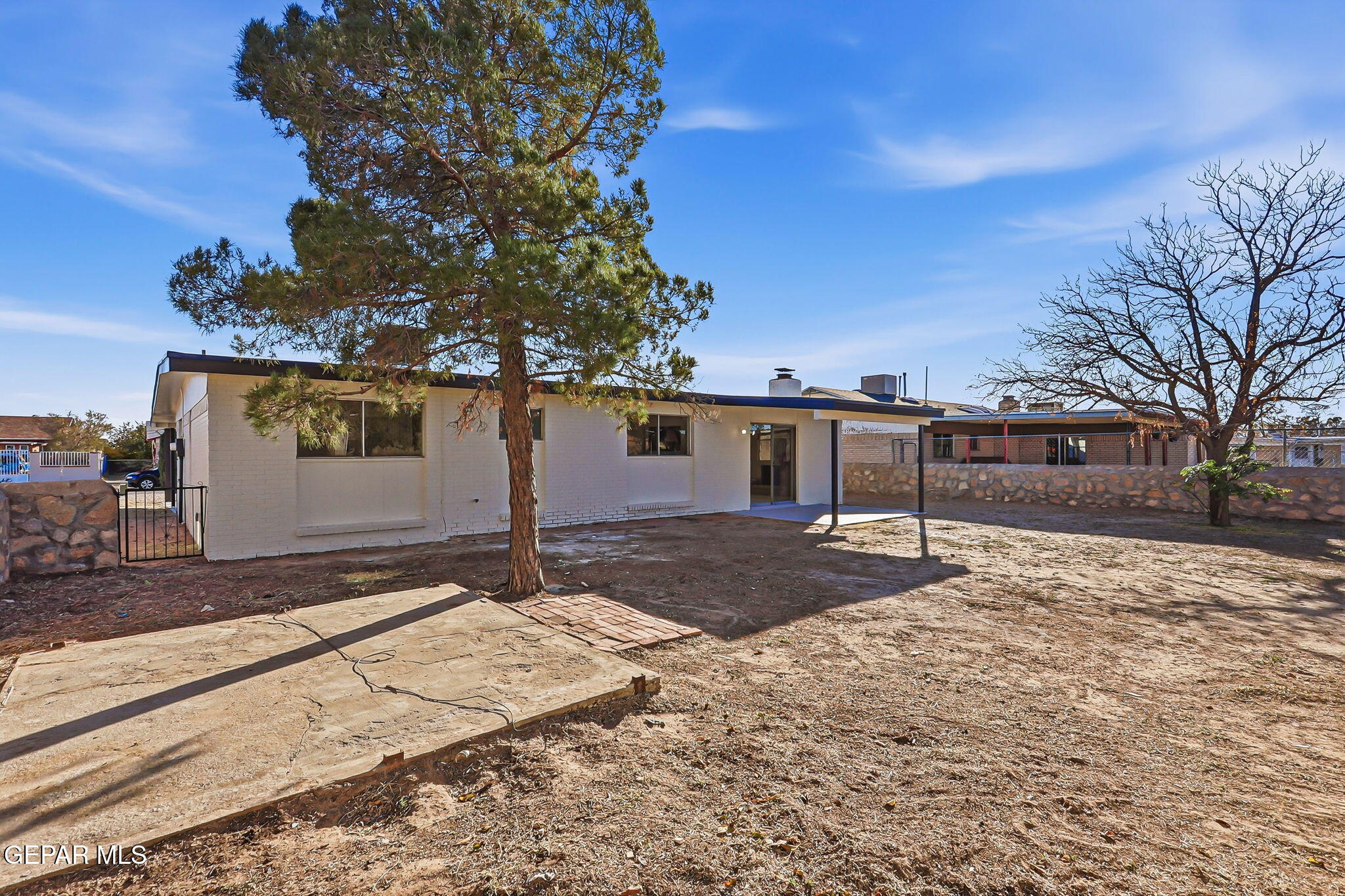 113 West Point Drive El Paso, TX 79907 - Photo 36 of 40 a backyard of a house