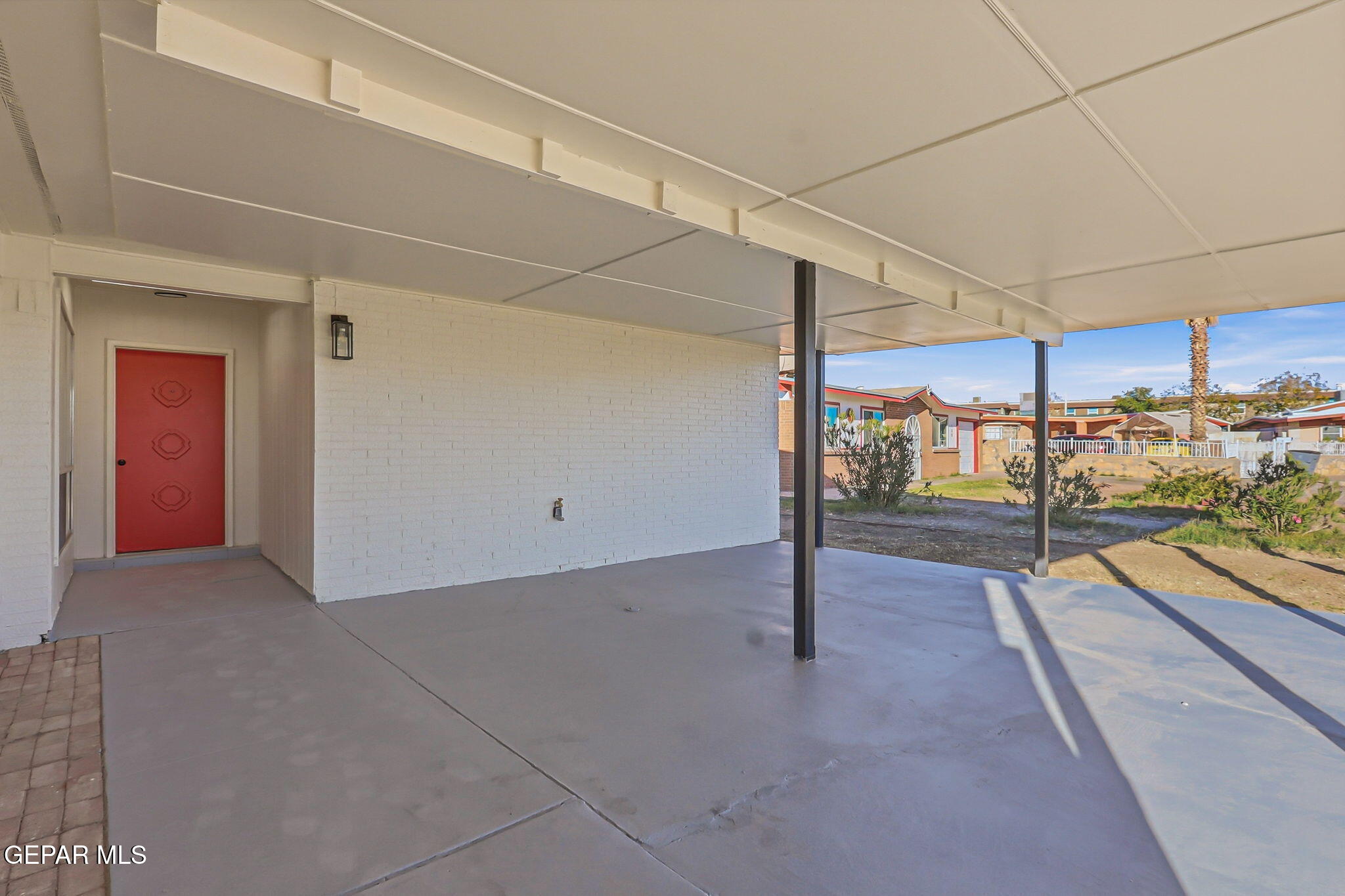 113 West Point Drive El Paso, TX 79907 - Photo 4 of 40 a view of a garage