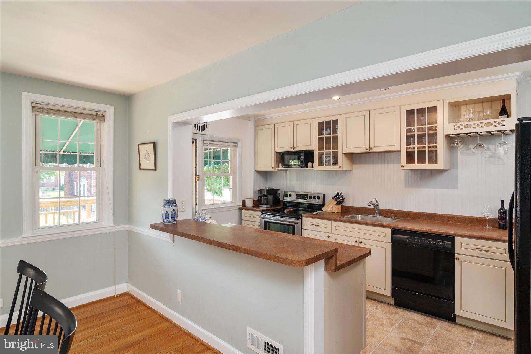 319 Greenlow Road Catonsville, MD 21228 - Photo 9 of 33