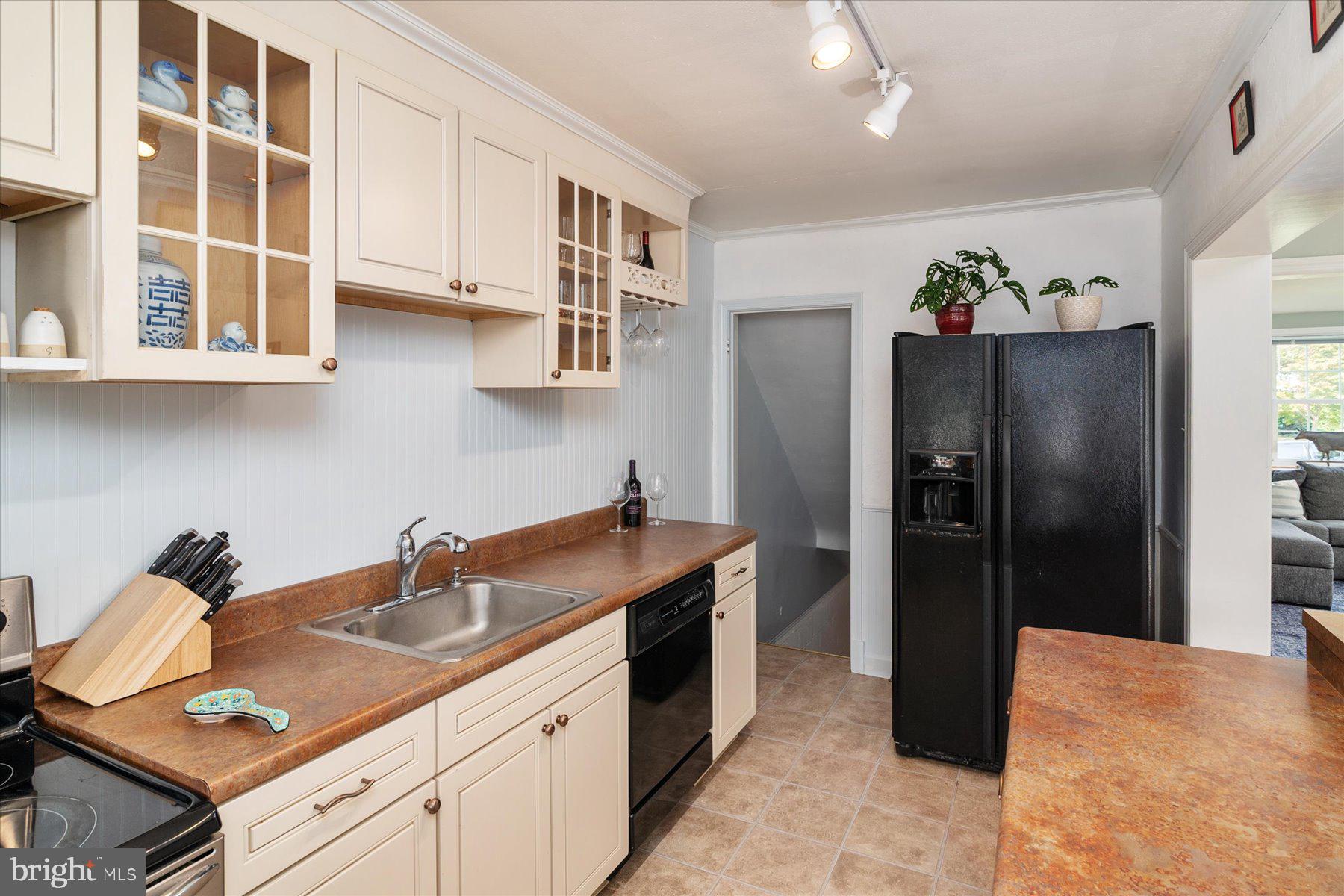 319 Greenlow Road Catonsville, MD 21228 - Photo 10 of 33