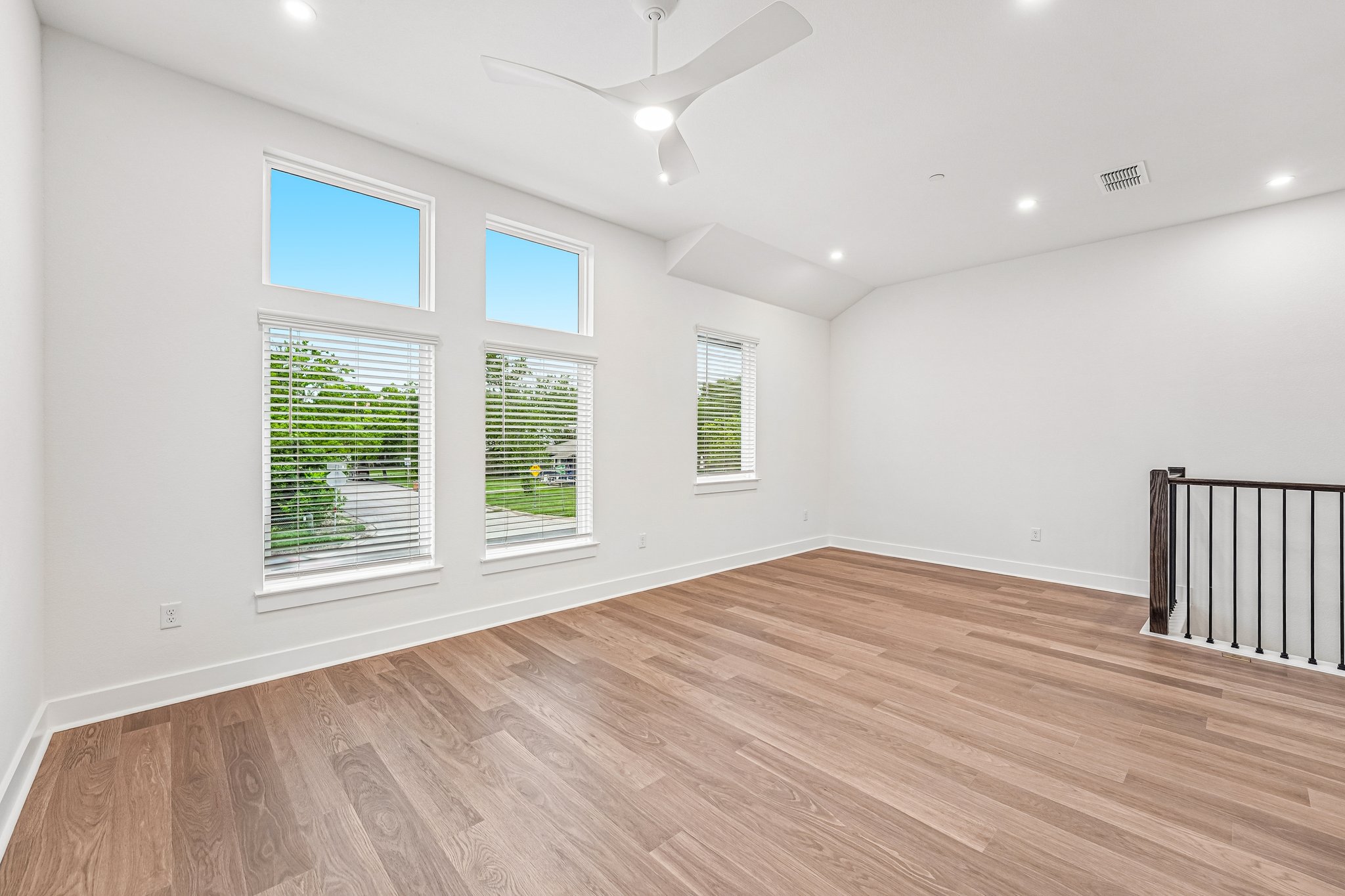 200 West 56th Street, Unit 2103 Austin, TX 78751 - Photo 12 of 26 High ceilings and perfectly placed
windows, fill the entire area with
natural light. While tree-top views provide a
peaceful backdrop.