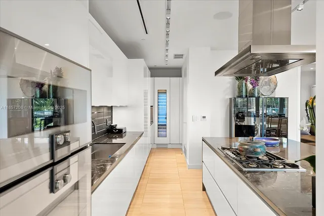 $5,750,000 | 4701 Meridian Avenue, Unit 126, Miami Beach, FL 33140