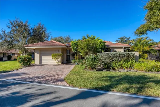 $2,700 | 4870 Kestral Park Circle, Unit 14, Sarasota, FL 34231