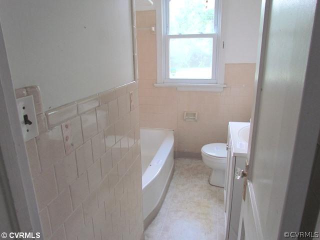 1902 Glenthorne Road Richmond, VA 23222 - Photo 15 of 19 Bathroom