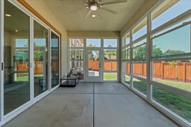 a view of a house with backyard