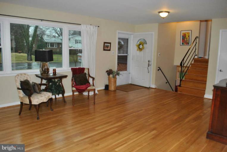 7012 Sea Cliff Road McLean, VA 22101 - Photo 1 of 30 Living Room