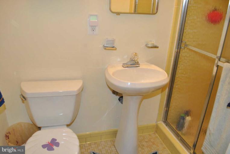 7012 Sea Cliff Road McLean, VA 22101 - Photo 16 of 30 Bath