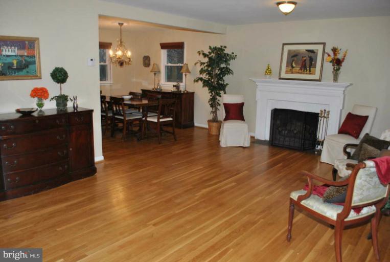 7012 Sea Cliff Road McLean, VA 22101 - Photo 20 of 30 Living Room